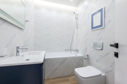 conseils et astuces faciles pour relooker un meuble de salle de bain
